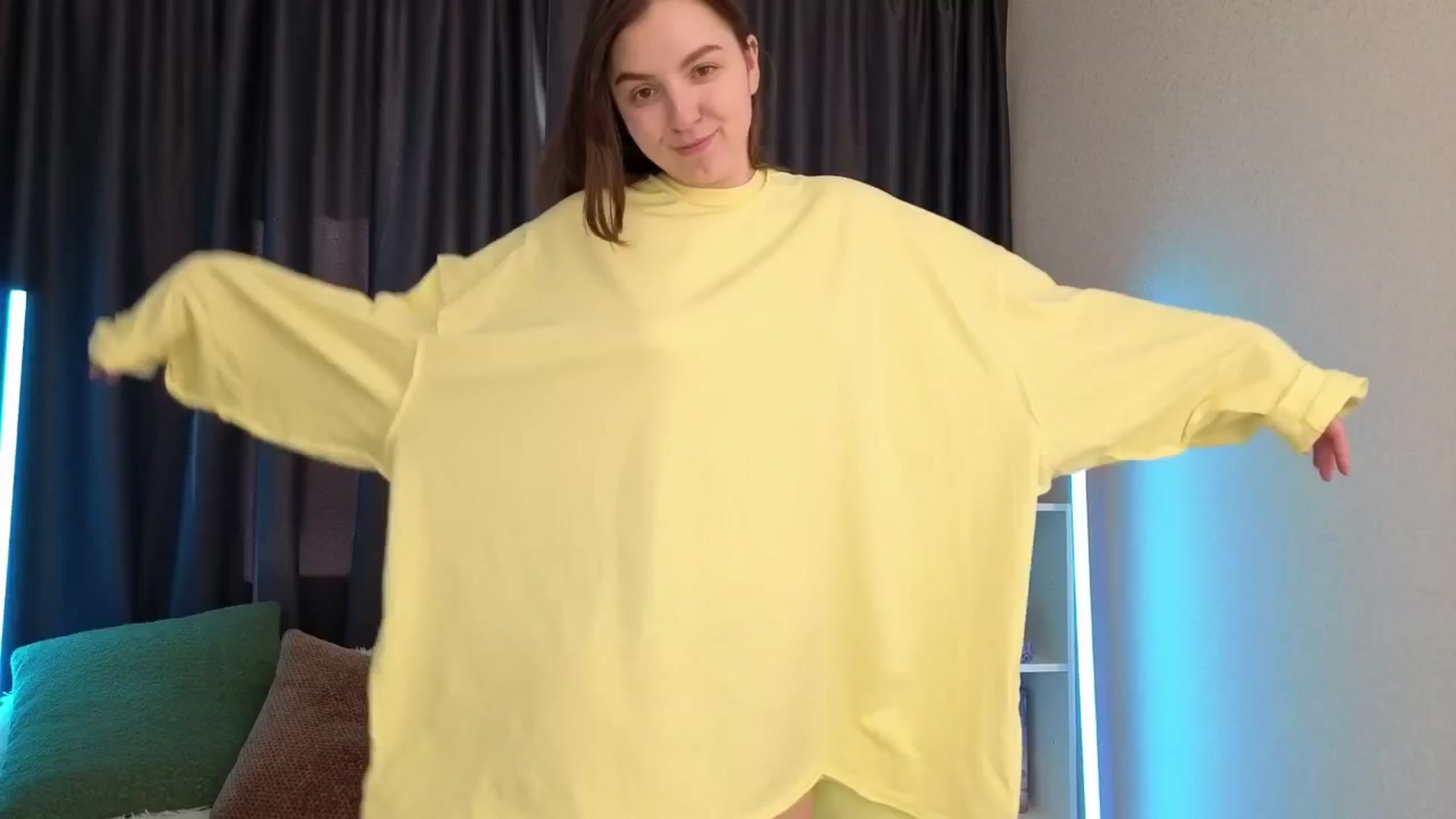 Gallery image thumbnail from Ana_Bird's myfreecams stream on, 03/12/2026, 04:23 image 17 of 20