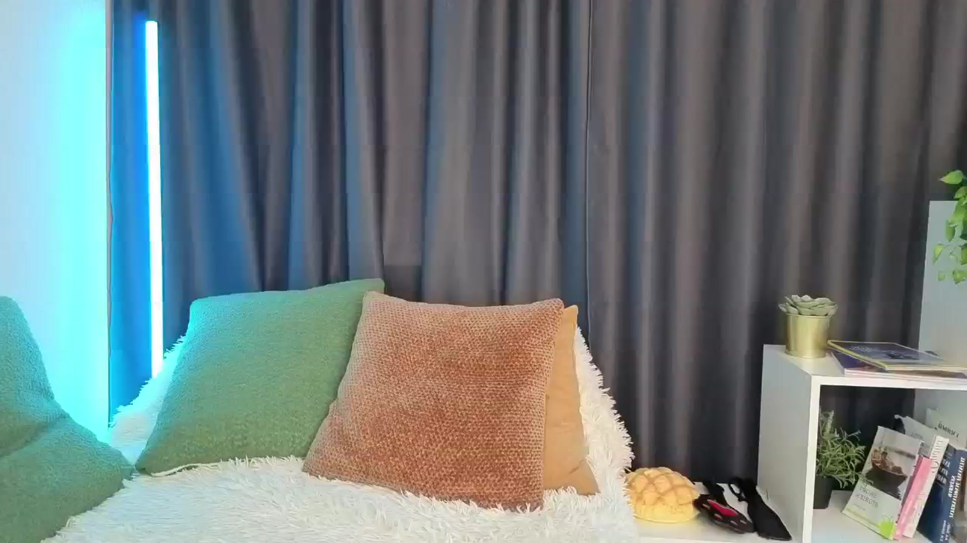 Gallery image thumbnail from Ana_Bird's myfreecams stream on, 03/12/2026, 04:23 image 2 of 20
