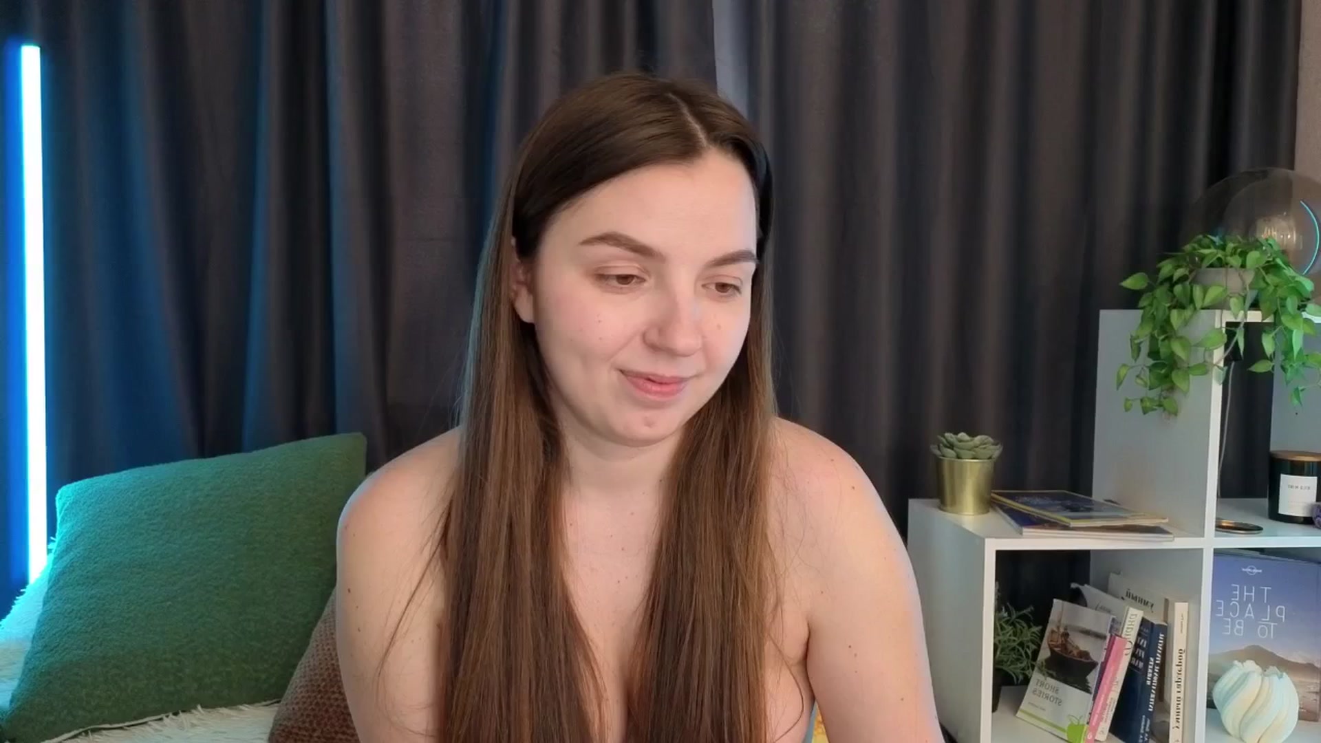 Gallery image thumbnail from Ana_Bird's myfreecams stream on, 03/12/2026, 05:36 image 17 of 20