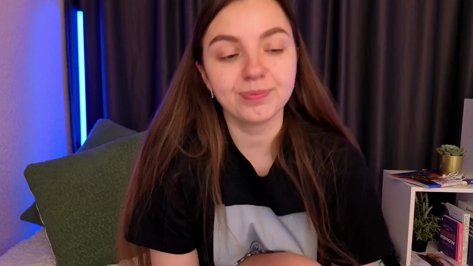 Gallery image thumbnail from Ana_Bird's myfreecams stream on, 04/20/2026, 06:24 image 4 of 20