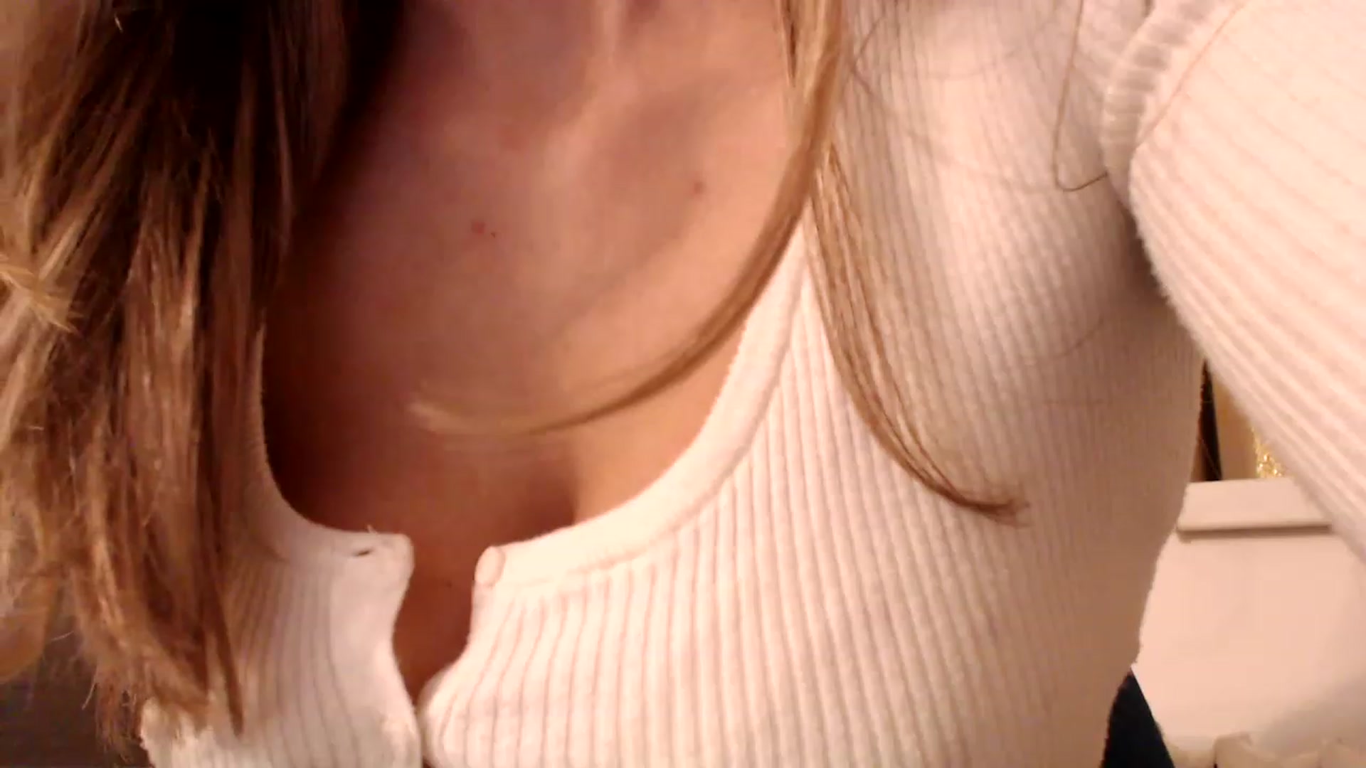 Gallery image thumbnail from Ana_Rose's myfreecams stream on, 12/05/2022, 24:41 image 7 of 20