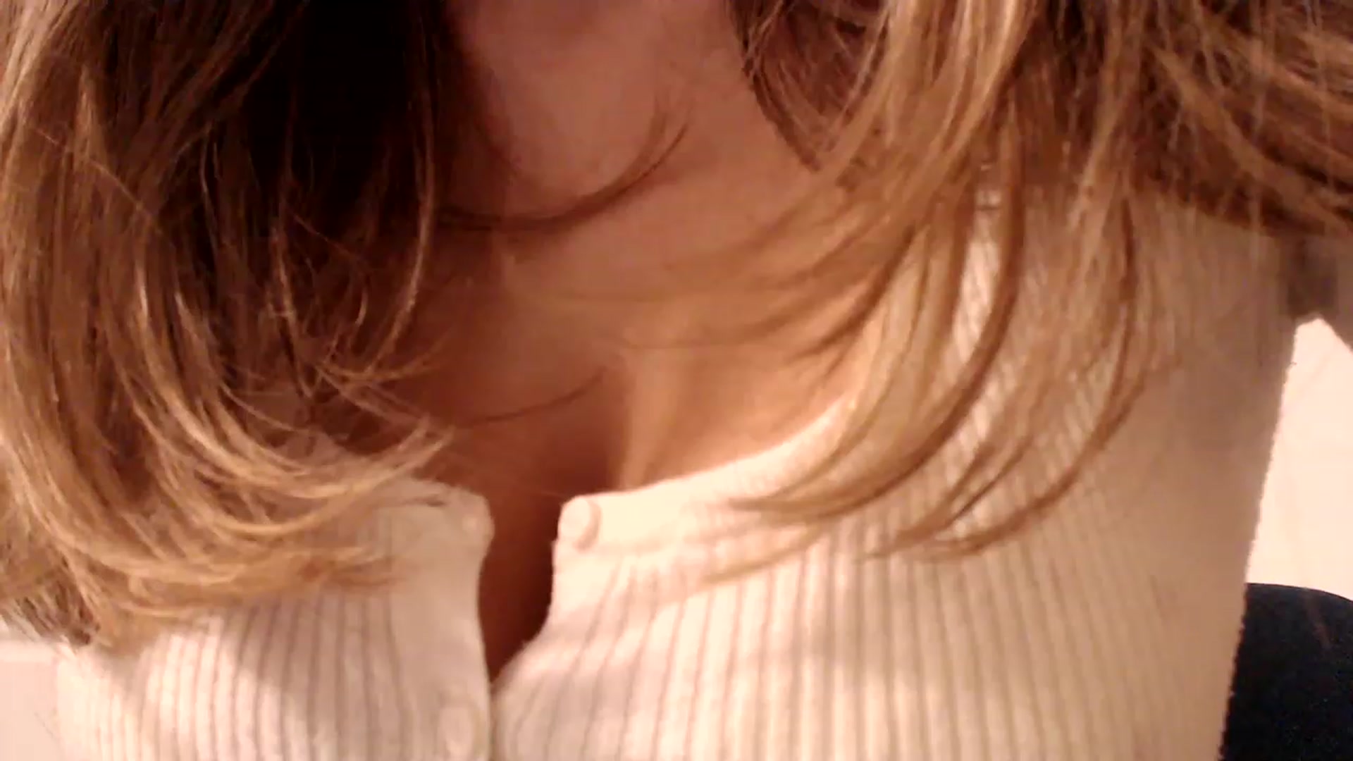 Gallery image thumbnail from Ana_Rose's myfreecams stream on, 12/05/2022, 01:08 image 16 of 20