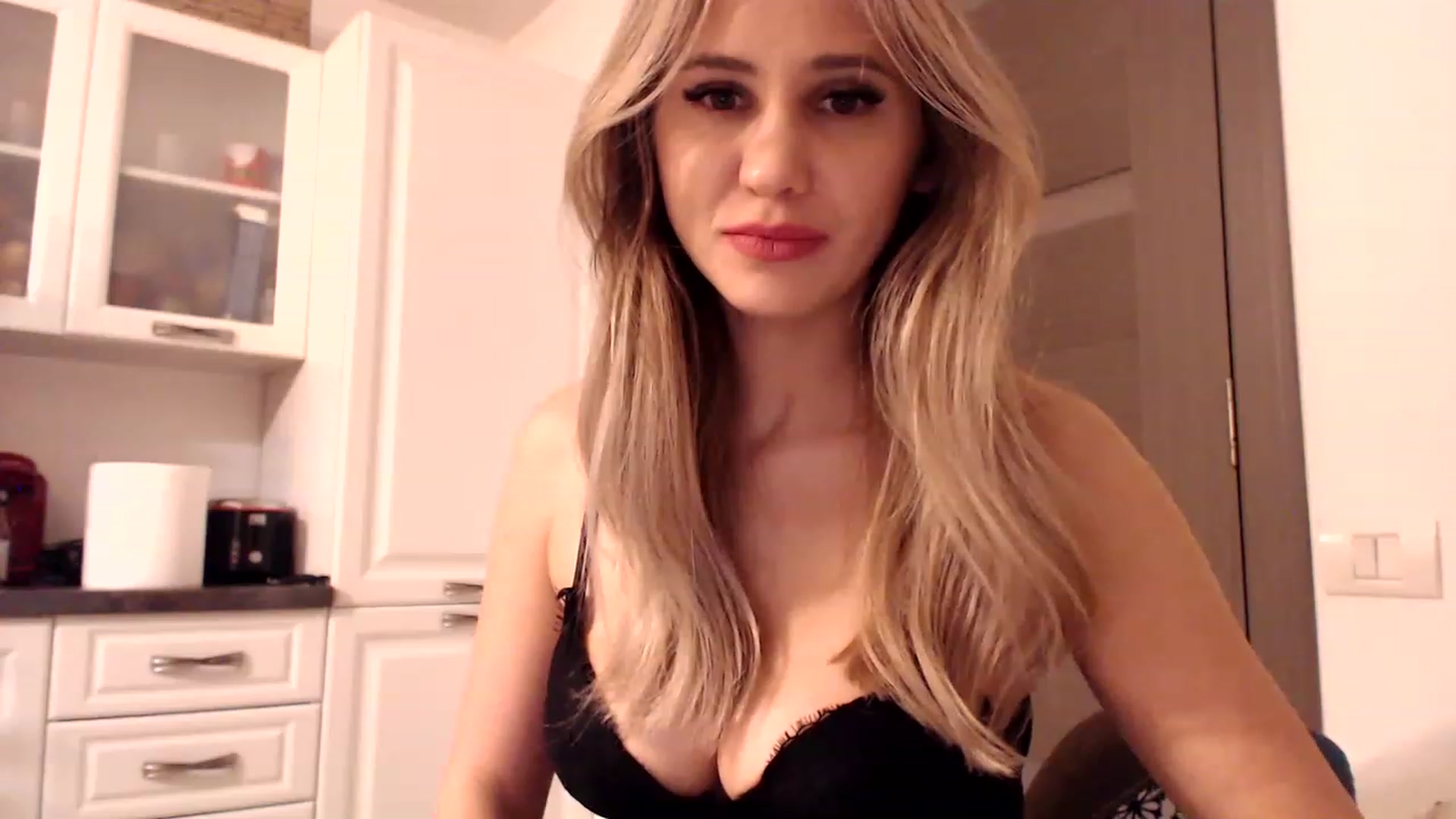 Gallery image thumbnail from Ana_Rose's myfreecams stream on, 12/09/2022, 24:09 image 17 of 20