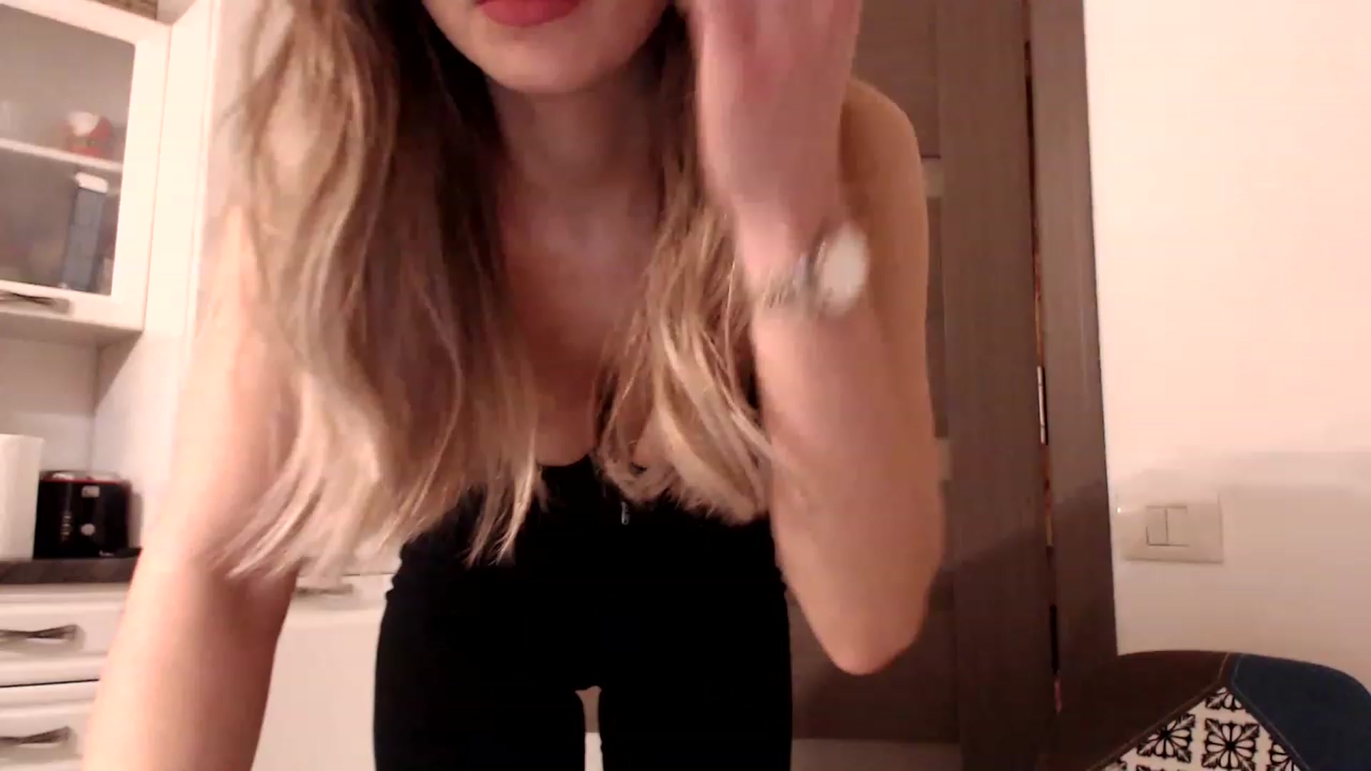 Gallery image thumbnail from Ana_Rose's myfreecams stream on, 12/09/2022, 24:09 image 2 of 20