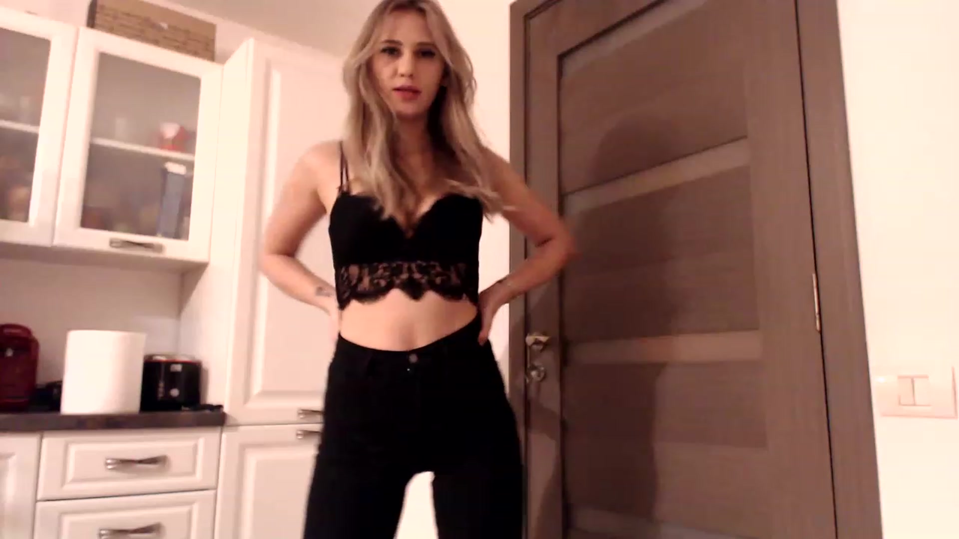Gallery image thumbnail from Ana_Rose's myfreecams stream on, 12/09/2022, 24:09 image 12 of 20