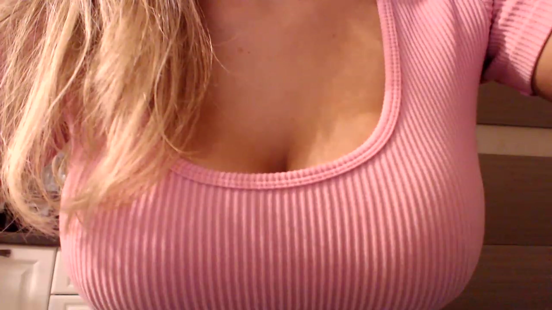 Gallery image thumbnail from Ana_Rose's myfreecams stream on, 12/11/2022, 04:53 image 10 of 20