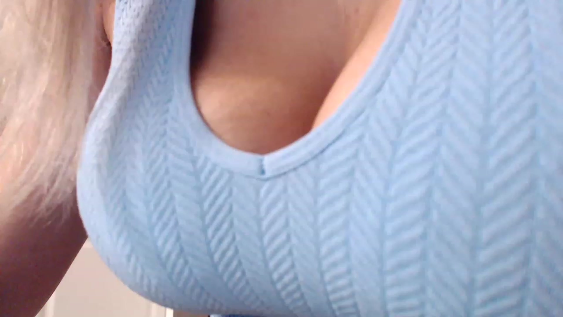 Gallery image thumbnail from Ana_Rose's myfreecams stream on, 12/12/2022, 22:53 image 18 of 20