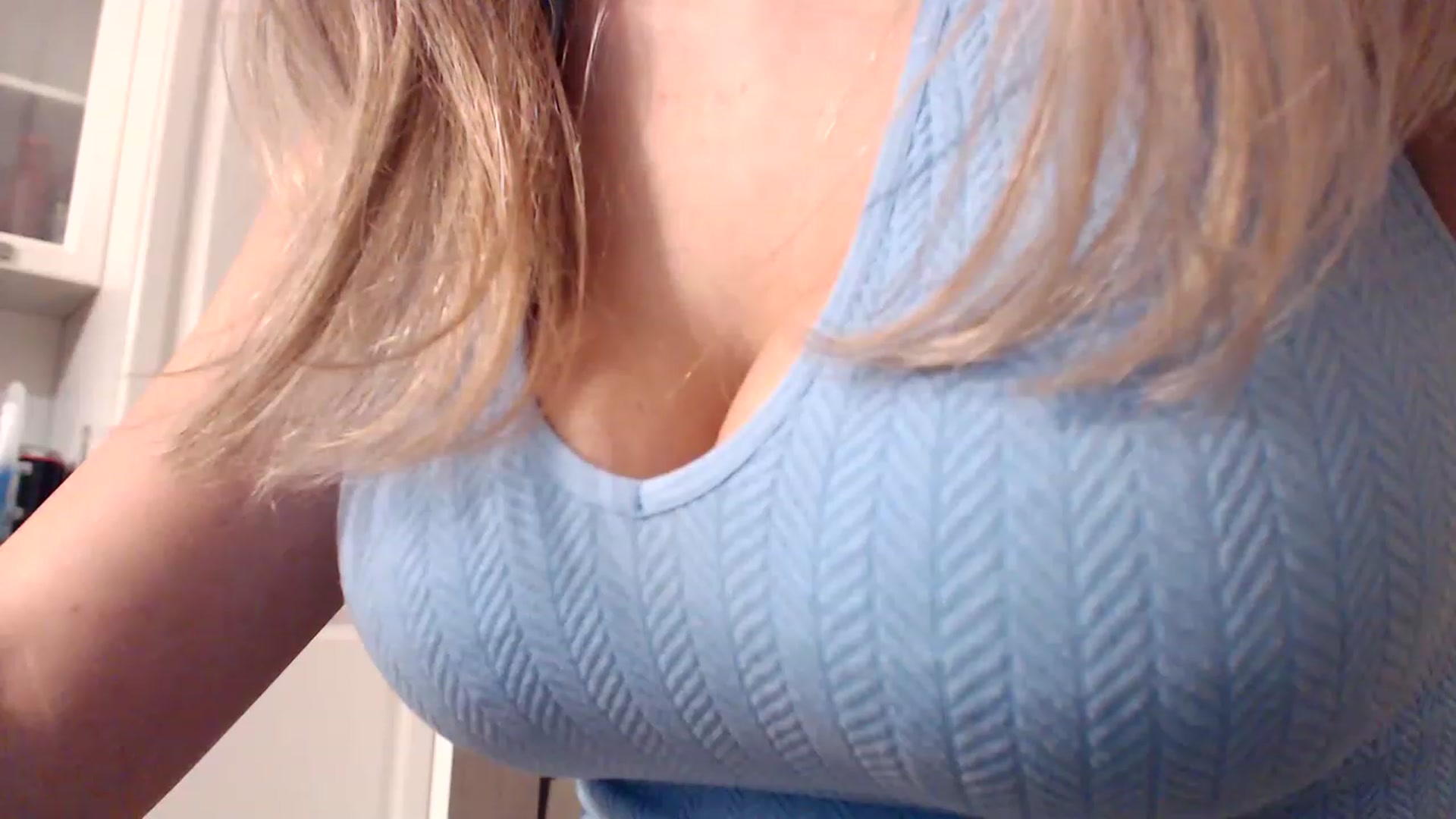 Gallery image thumbnail from Ana_Rose's myfreecams stream on, 12/12/2022, 22:53 image 17 of 20