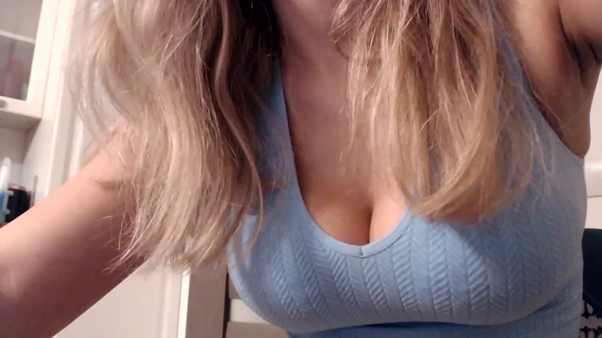Gallery image thumbnail from Ana_Rose's myfreecams stream on, 12/12/2022, 22:53 image 20 of 20