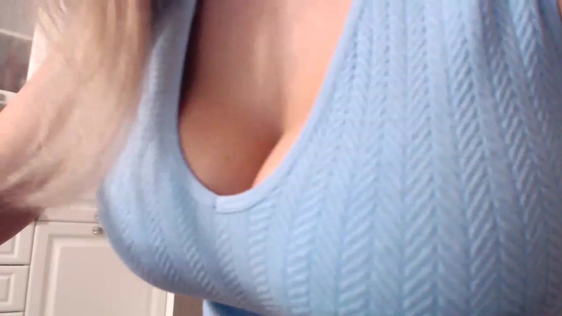 Gallery image thumbnail from Ana_Rose's myfreecams stream on, 12/12/2022, 22:53 image 19 of 20
