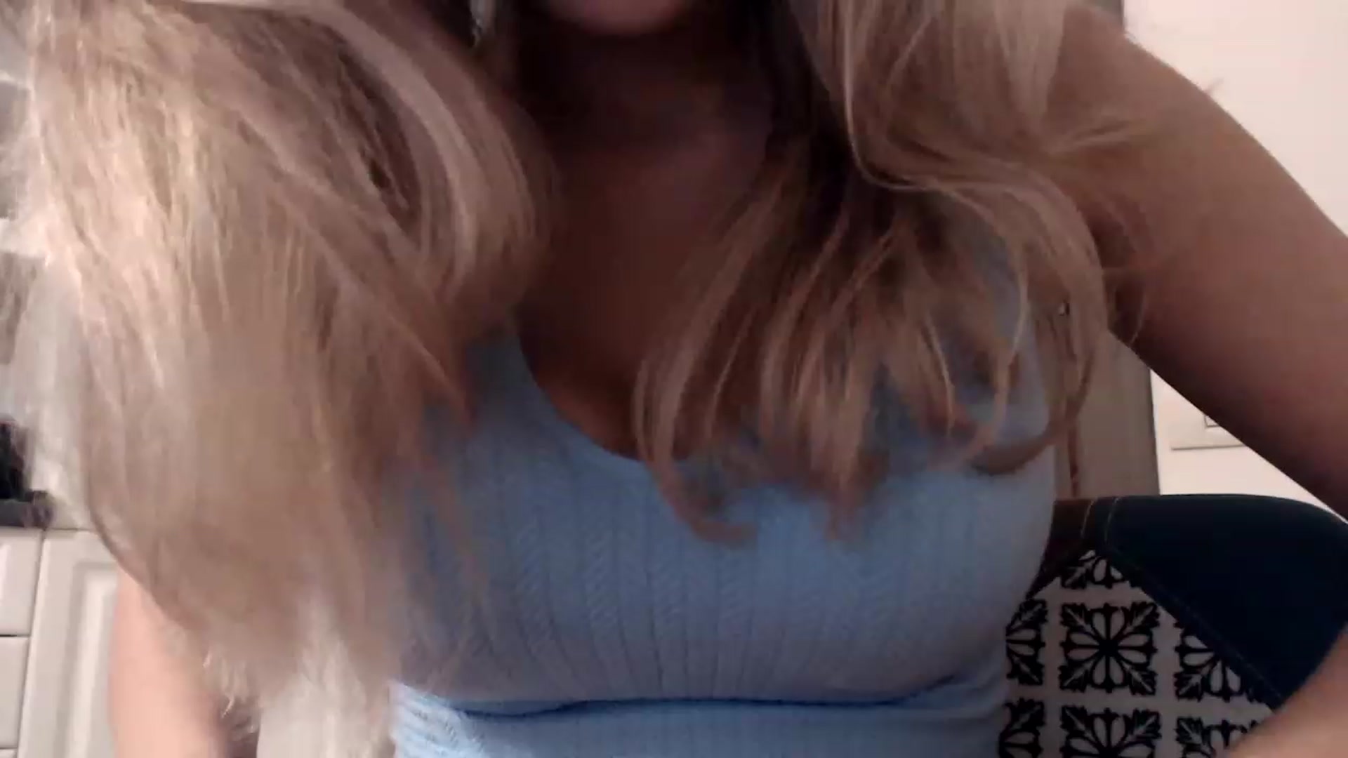 Gallery image thumbnail from Ana_Rose's myfreecams stream on, 12/12/2022, 22:53 image 14 of 20