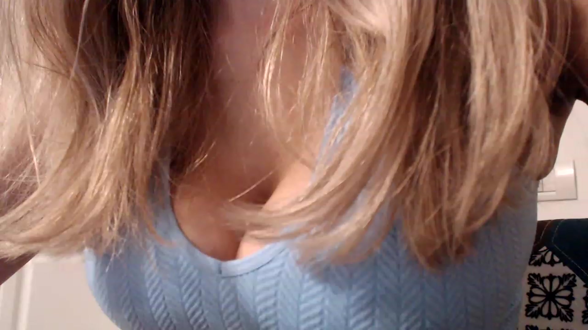 Gallery image thumbnail from Ana_Rose's myfreecams stream on, 12/13/2022, 24:50 image 7 of 20