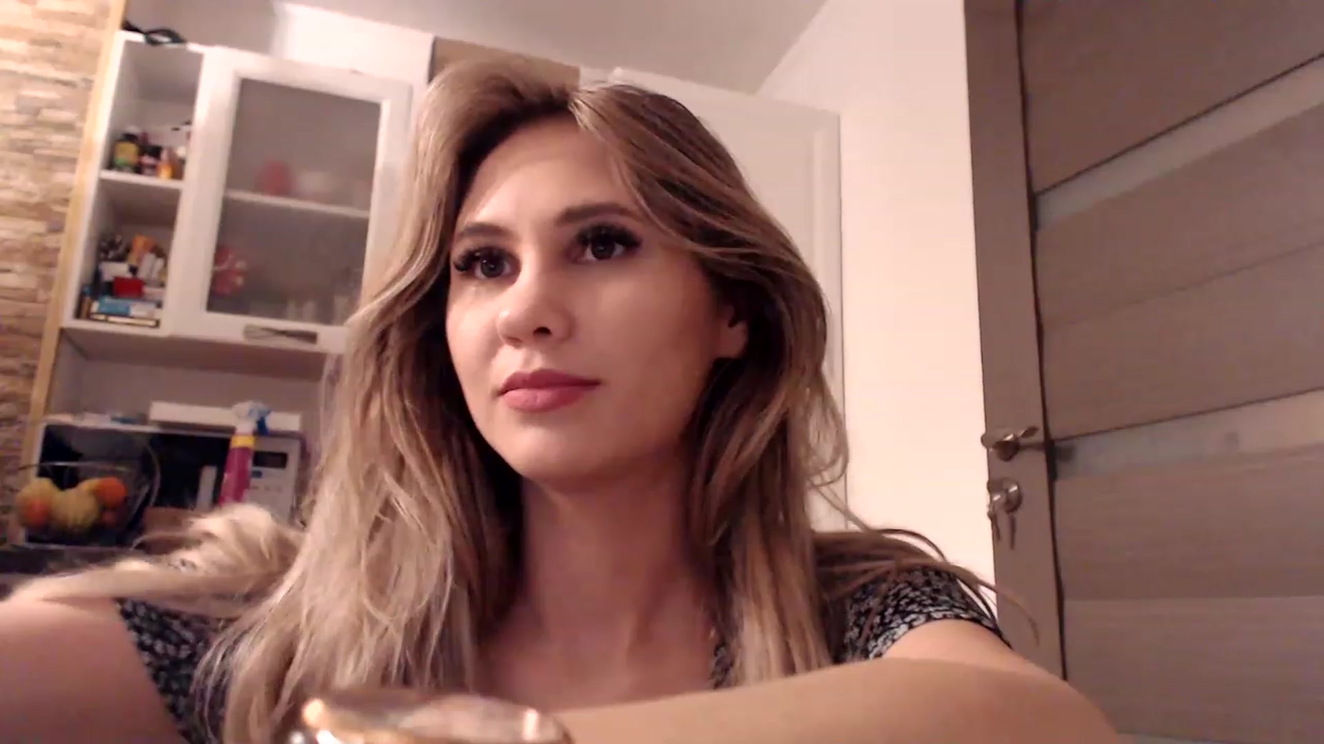 Gallery image thumbnail from Ana_Rose's myfreecams stream on, 12/15/2022, 01:08 image 17 of 20