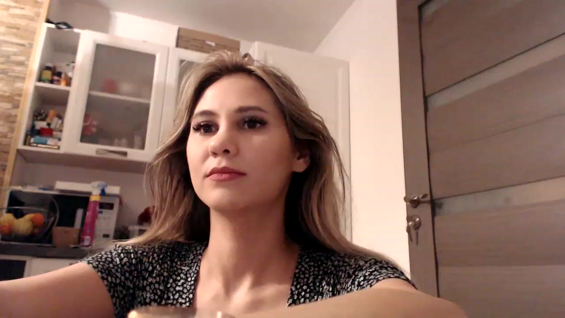 Gallery image thumbnail from Ana_Rose's myfreecams stream on, 12/15/2022, 01:08 image 10 of 20