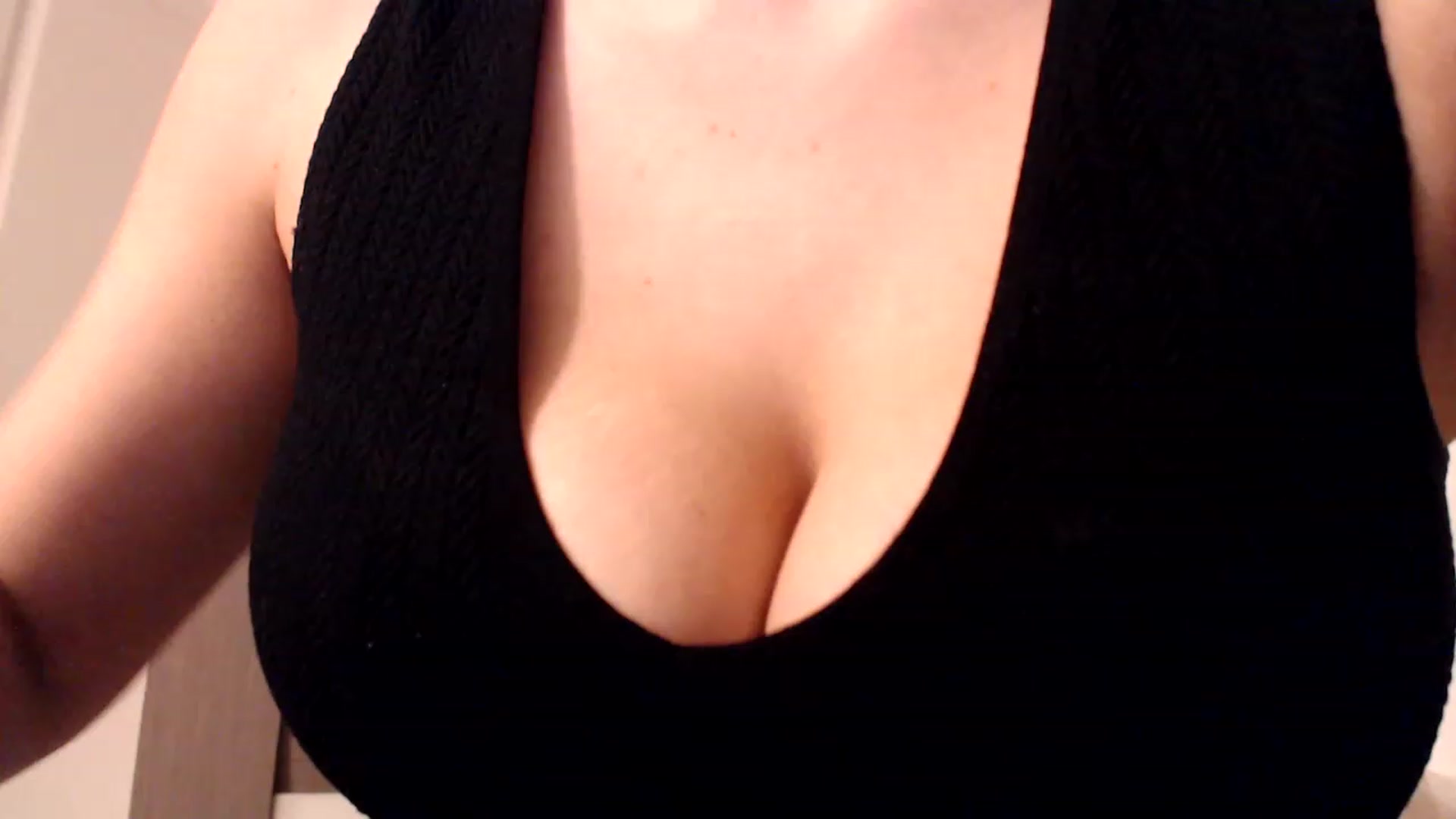 Gallery image thumbnail from Ana_Rose's myfreecams stream on, 12/20/2022, 23:42 image 16 of 20