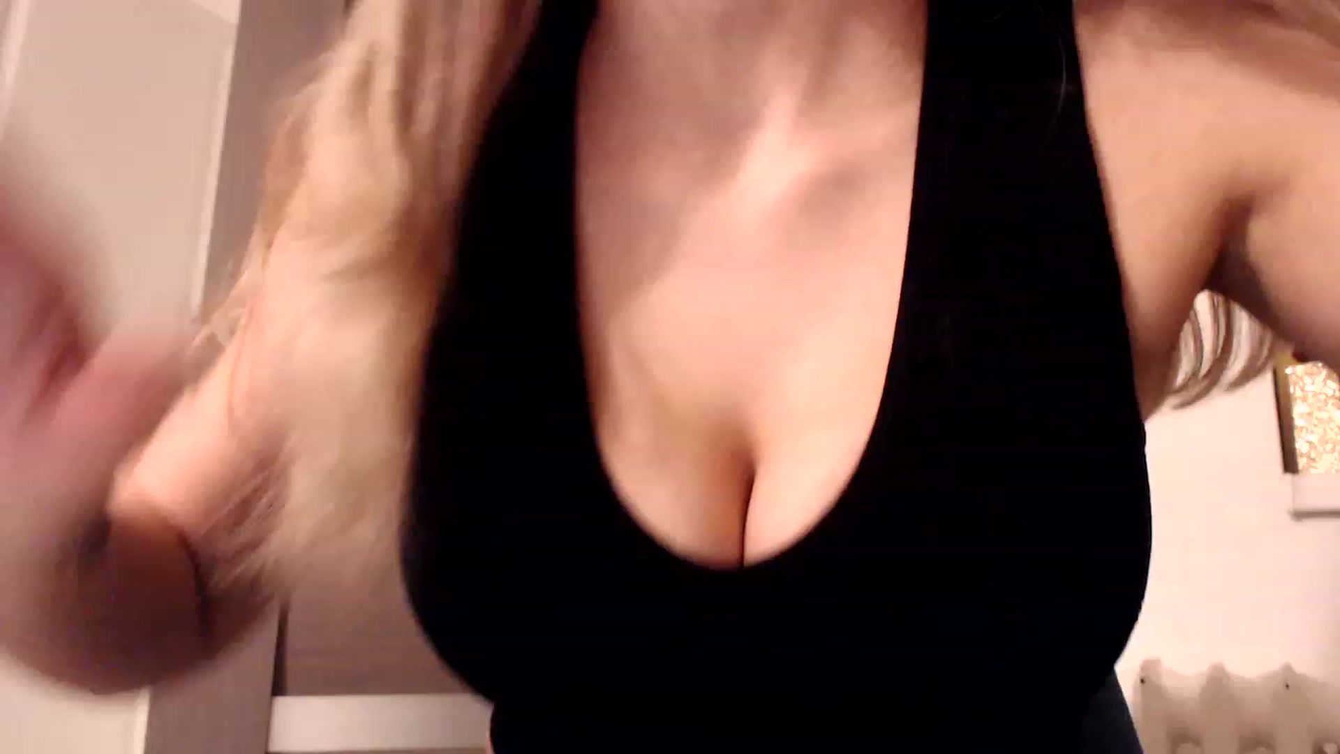 Gallery image thumbnail from Ana_Rose's myfreecams stream on, 12/20/2022, 23:42 image 19 of 20