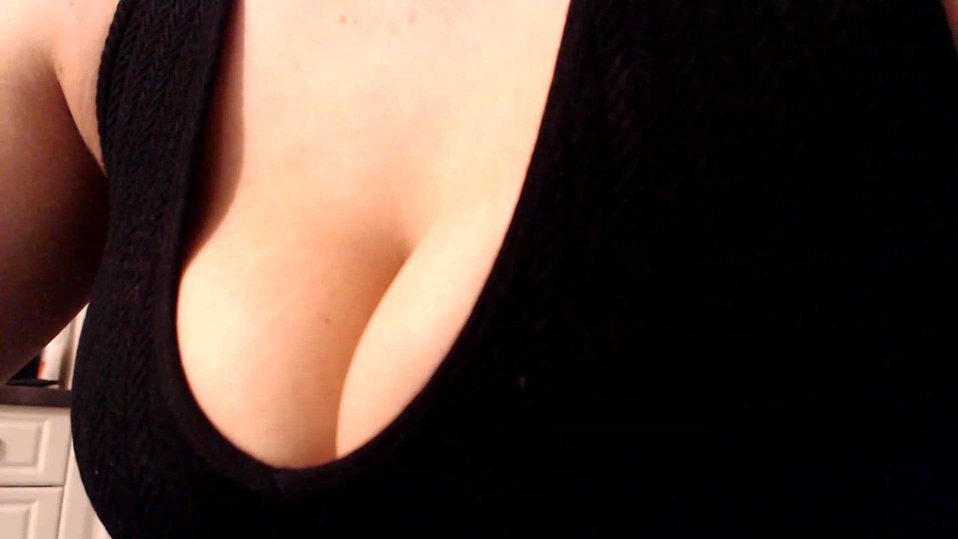Gallery image thumbnail from Ana_Rose's myfreecams stream on, 12/21/2022, 24:58 image 8 of 20