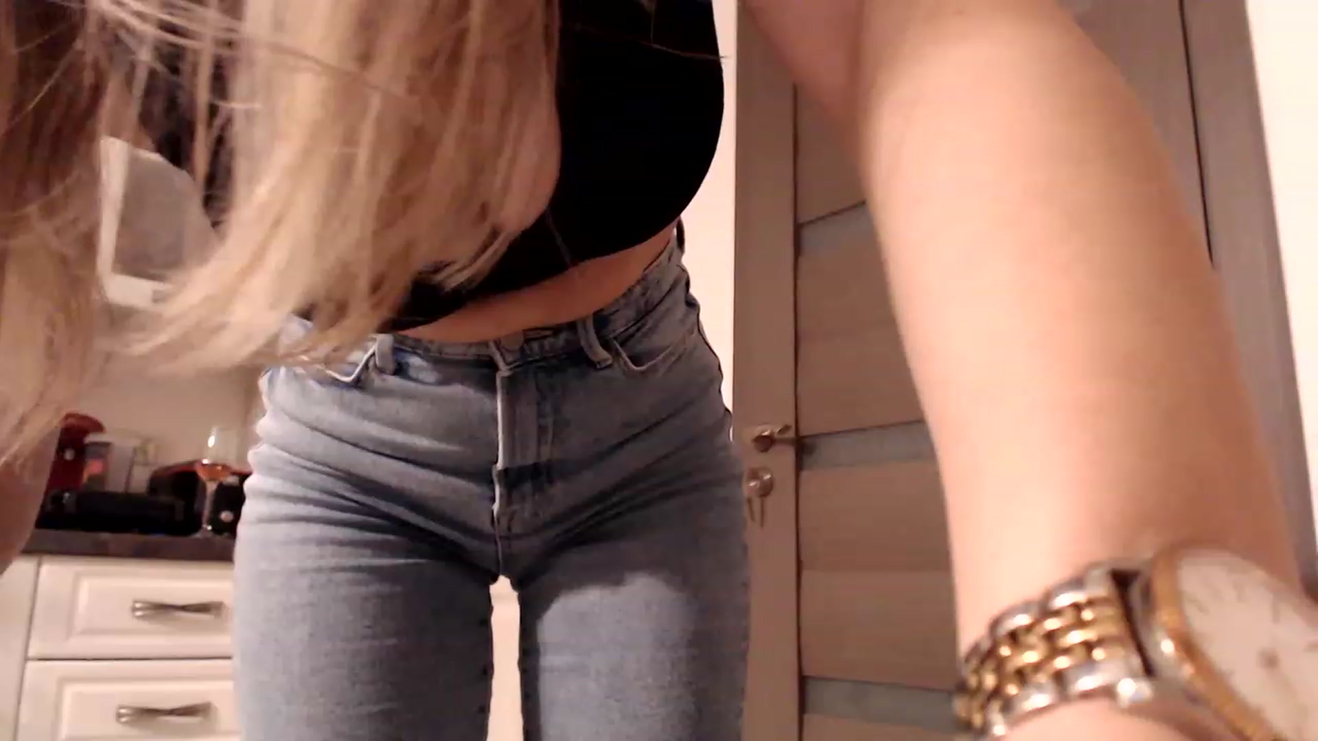 Gallery image thumbnail from Ana_Rose's myfreecams stream on, 12/21/2022, 24:58 image 6 of 20