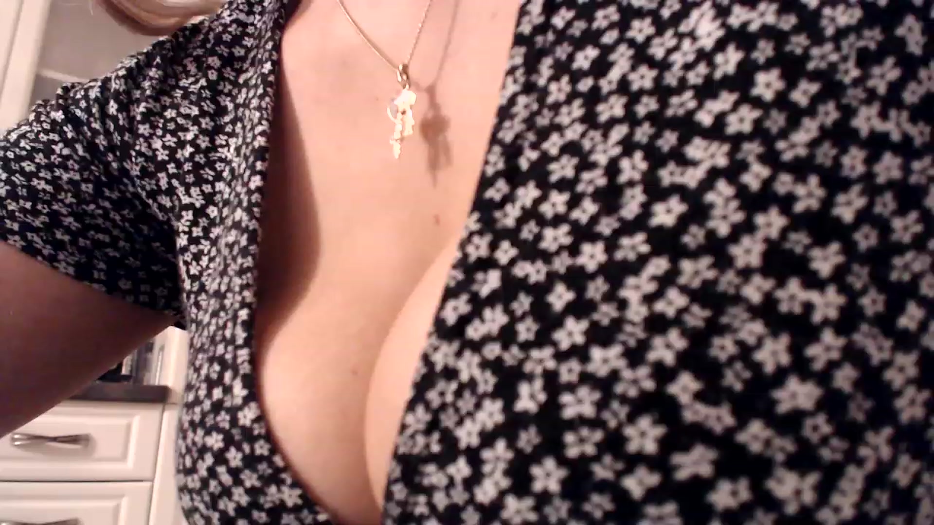Gallery image thumbnail from Ana_Rose's myfreecams stream on, 12/31/2022, 01:01 image 6 of 20