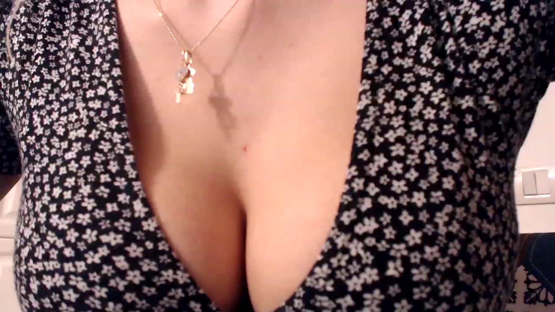 Gallery image thumbnail from Ana_Rose's myfreecams stream on, 12/31/2022, 01:01 image 12 of 20