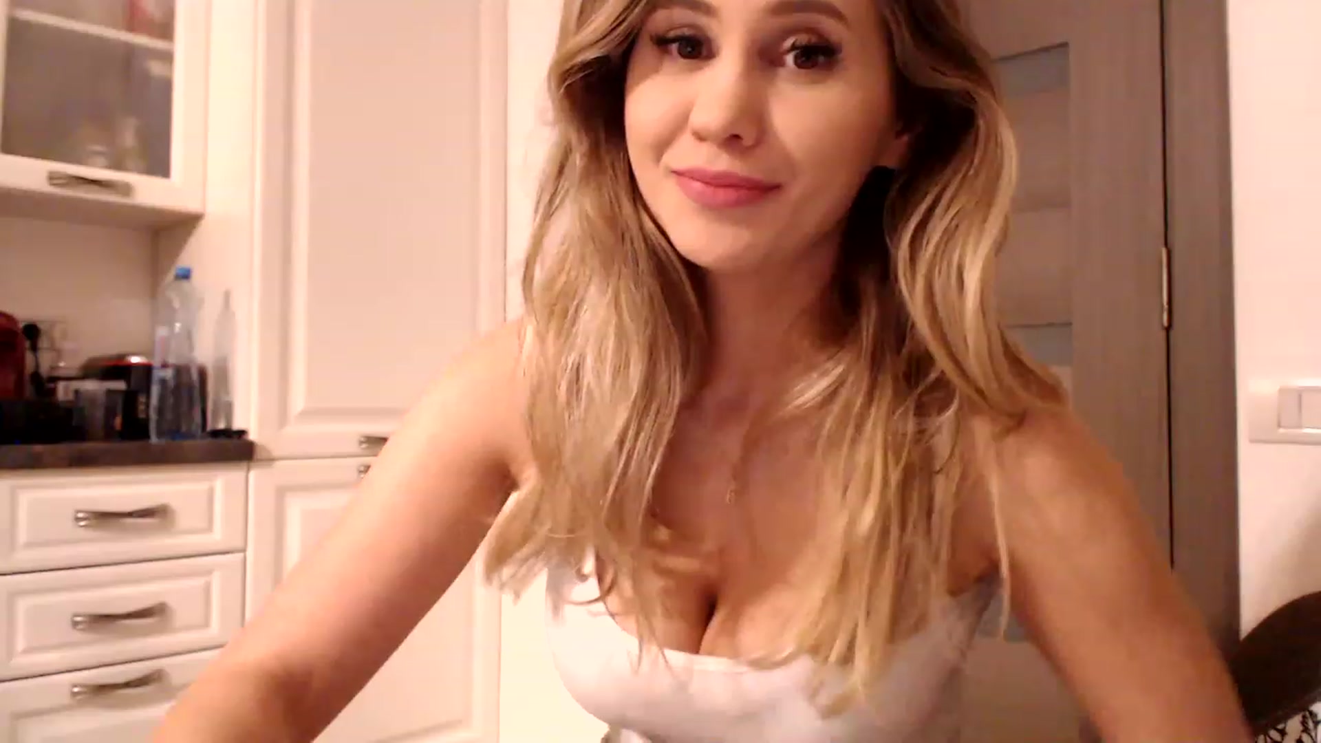 Gallery image thumbnail from Ana_Rose's myfreecams stream on, 01/02/2023, 01:30 image 9 of 20