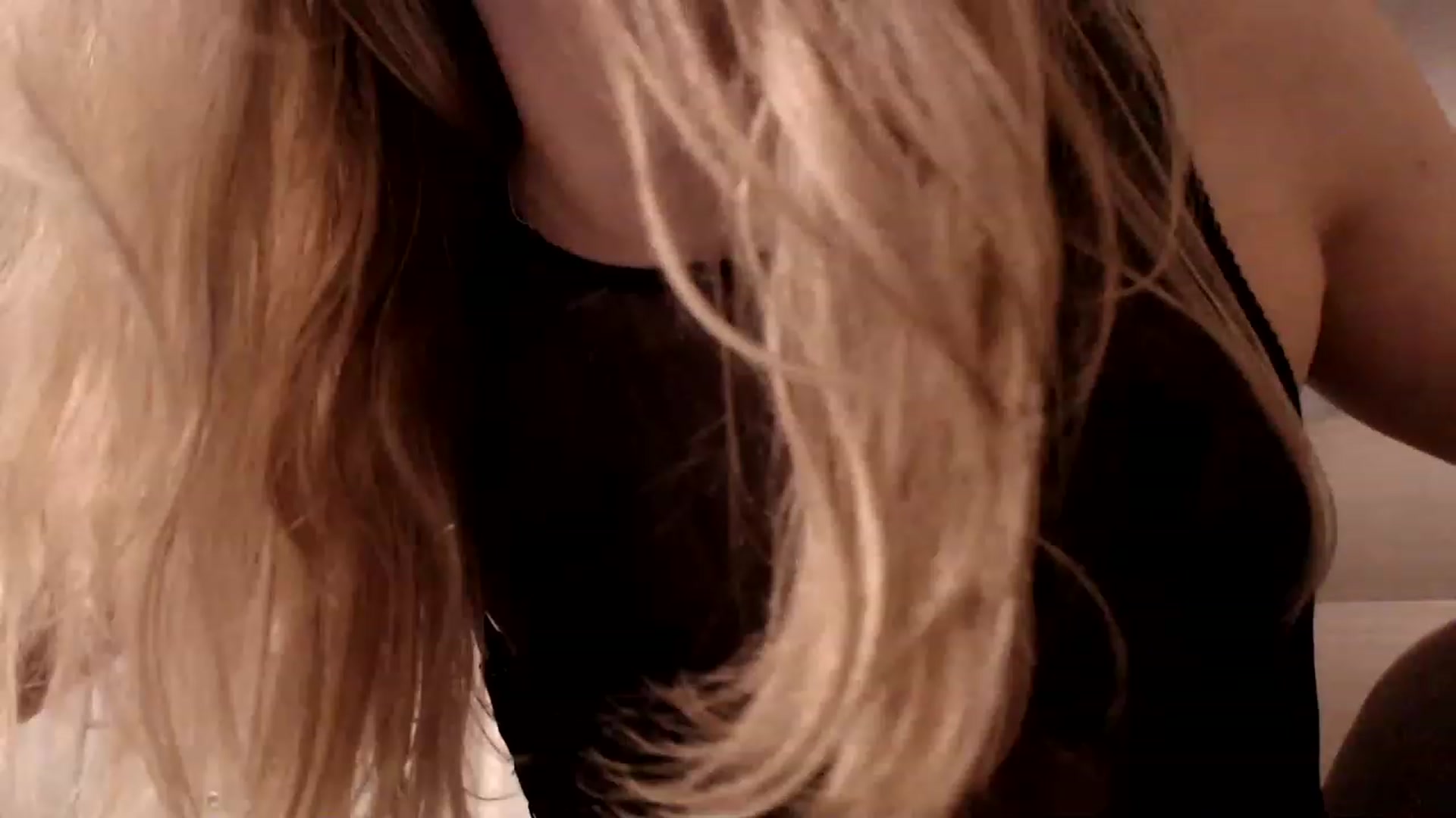 Gallery image thumbnail from Ana_Rose's myfreecams stream on, 01/08/2023, 04:56 image 16 of 20