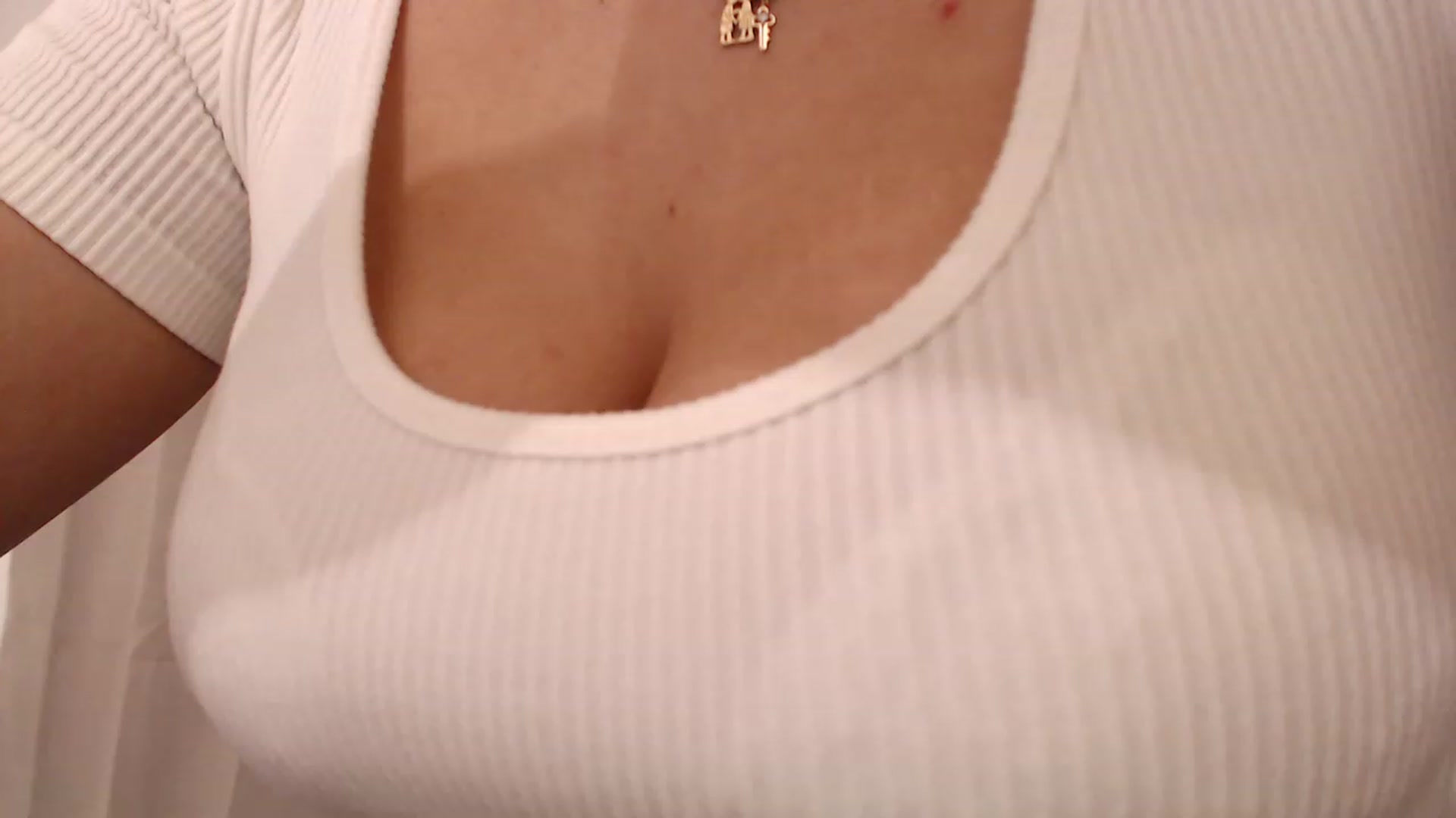 Gallery image thumbnail from Ana_Rose's myfreecams stream on, 01/22/2023, 23:07 image 14 of 20