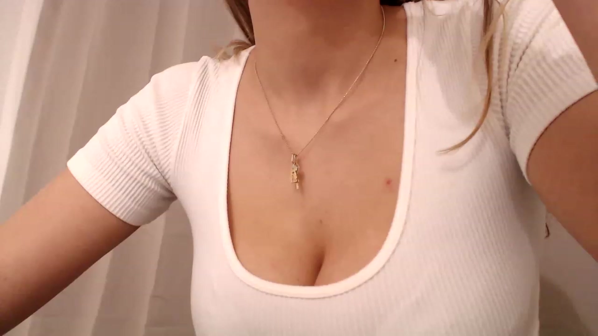 Gallery image thumbnail from Ana_Rose's myfreecams stream on, 01/22/2023, 23:07 image 5 of 20