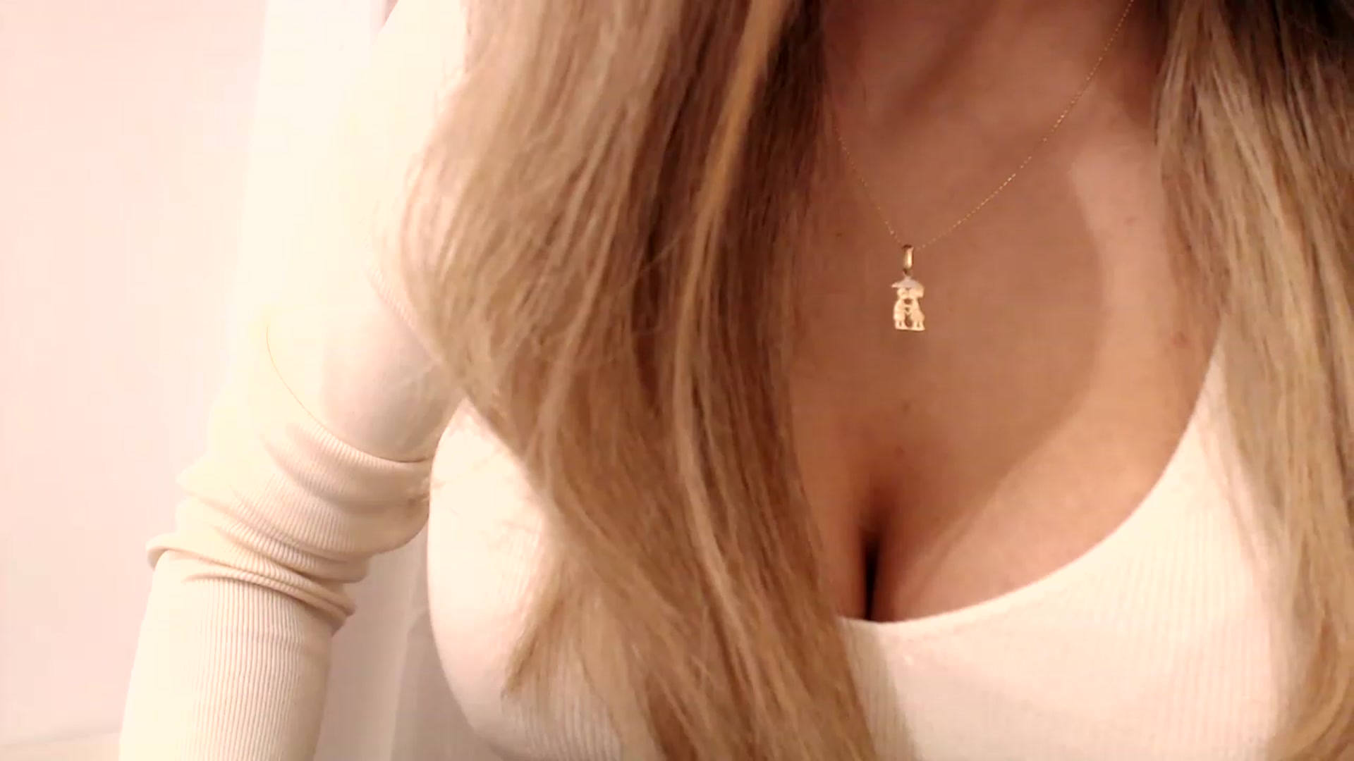 Gallery image thumbnail from Ana_Rose's myfreecams stream on, 02/03/2023, 23:12 image 3 of 20