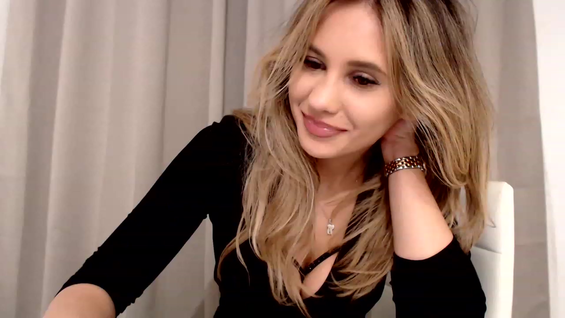Gallery image thumbnail from Ana_Rose's myfreecams stream on, 02/05/2023, 02:44 image 14 of 20
