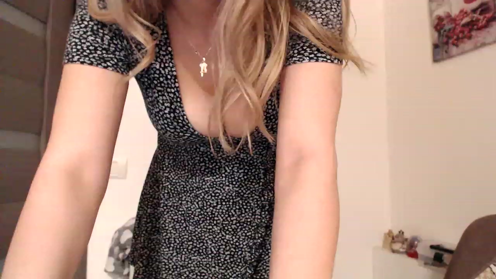 Gallery image thumbnail from Ana_Rose's myfreecams stream on, 02/18/2023, 01:33 image 8 of 20