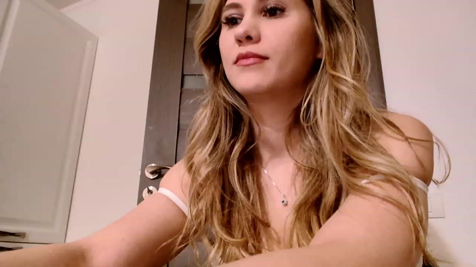 Gallery image thumbnail from Ana_Rose's myfreecams stream on, 03/21/2023, 24:22 image 19 of 20