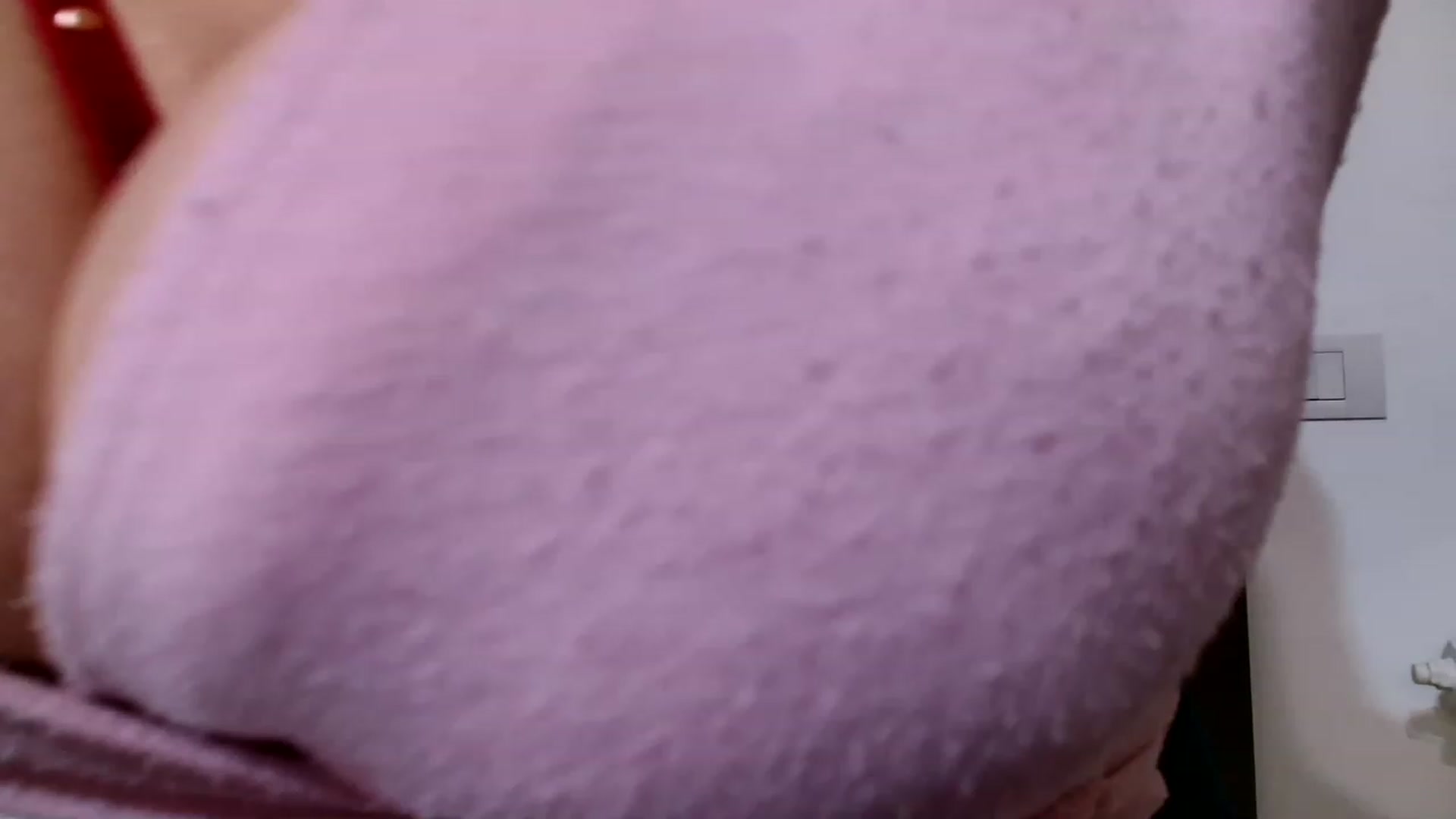 Gallery image thumbnail from Ana_Rose's myfreecams stream on, 04/08/2023, 24:45 image 5 of 20