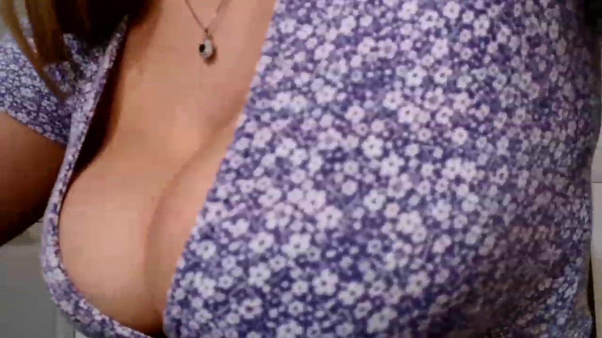 Gallery image thumbnail from Ana_Rose's myfreecams stream on, 05/03/2023, 23:06 image 18 of 20