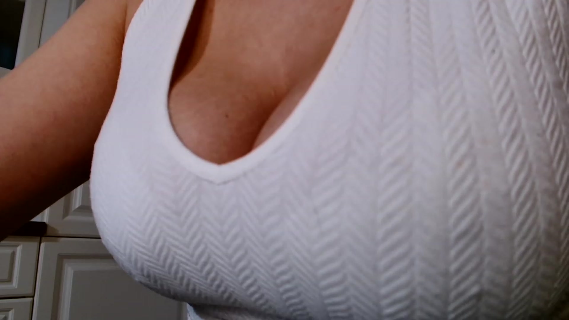 Gallery image thumbnail from Ana_Rose's myfreecams stream on, 05/08/2023, 20:19 image 20 of 20