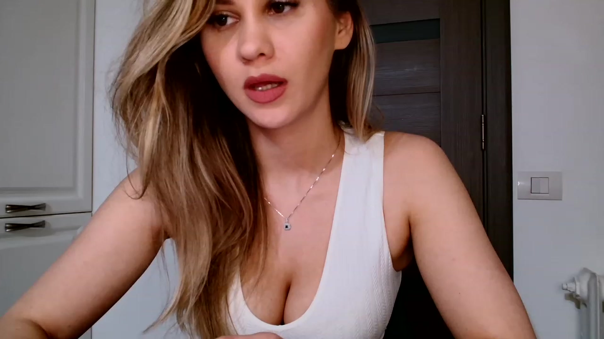 Gallery image thumbnail from Ana_Rose's myfreecams stream on, 05/08/2023, 20:19 image 14 of 20