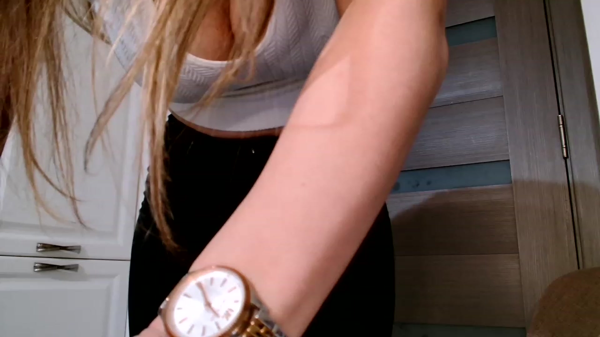 Gallery image thumbnail from Ana_Rose's myfreecams stream on, 05/08/2023, 22:03 image 11 of 20