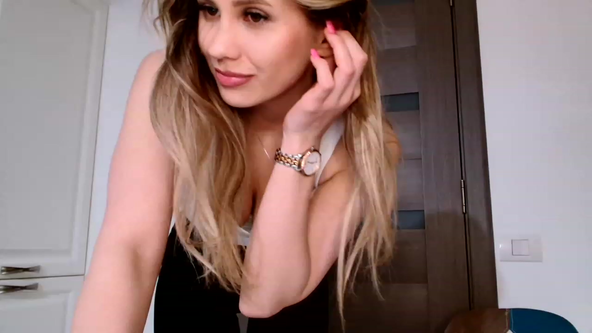 Gallery image thumbnail from Ana_Rose's myfreecams stream on, 05/08/2023, 22:03 image 8 of 20