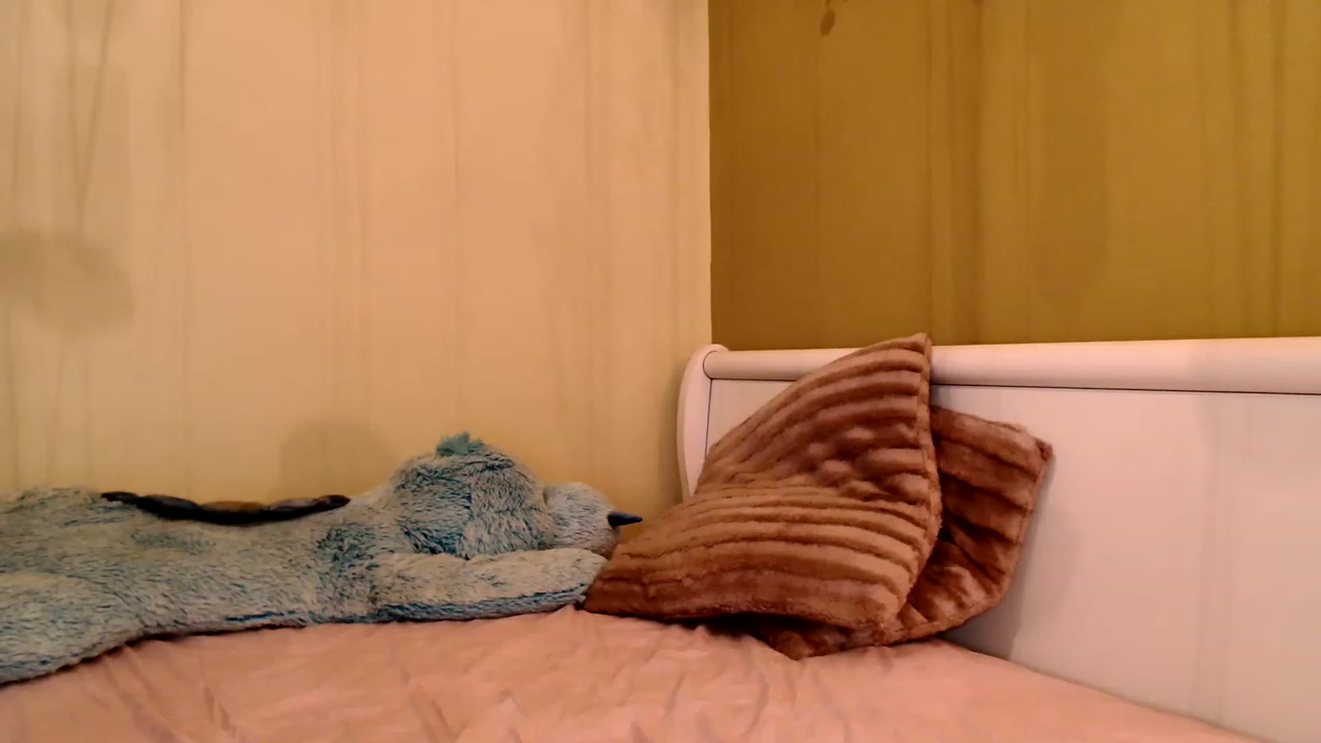 Gallery image thumbnail from Ana_Rose's myfreecams stream on, 05/14/2023, 24:43 image 7 of 20