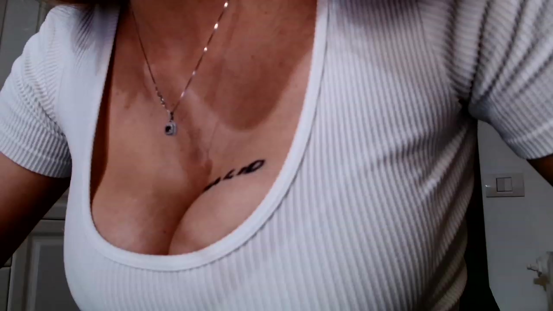 Gallery image thumbnail from Ana_Rose's myfreecams stream on, 05/25/2023, 23:30 image 17 of 20