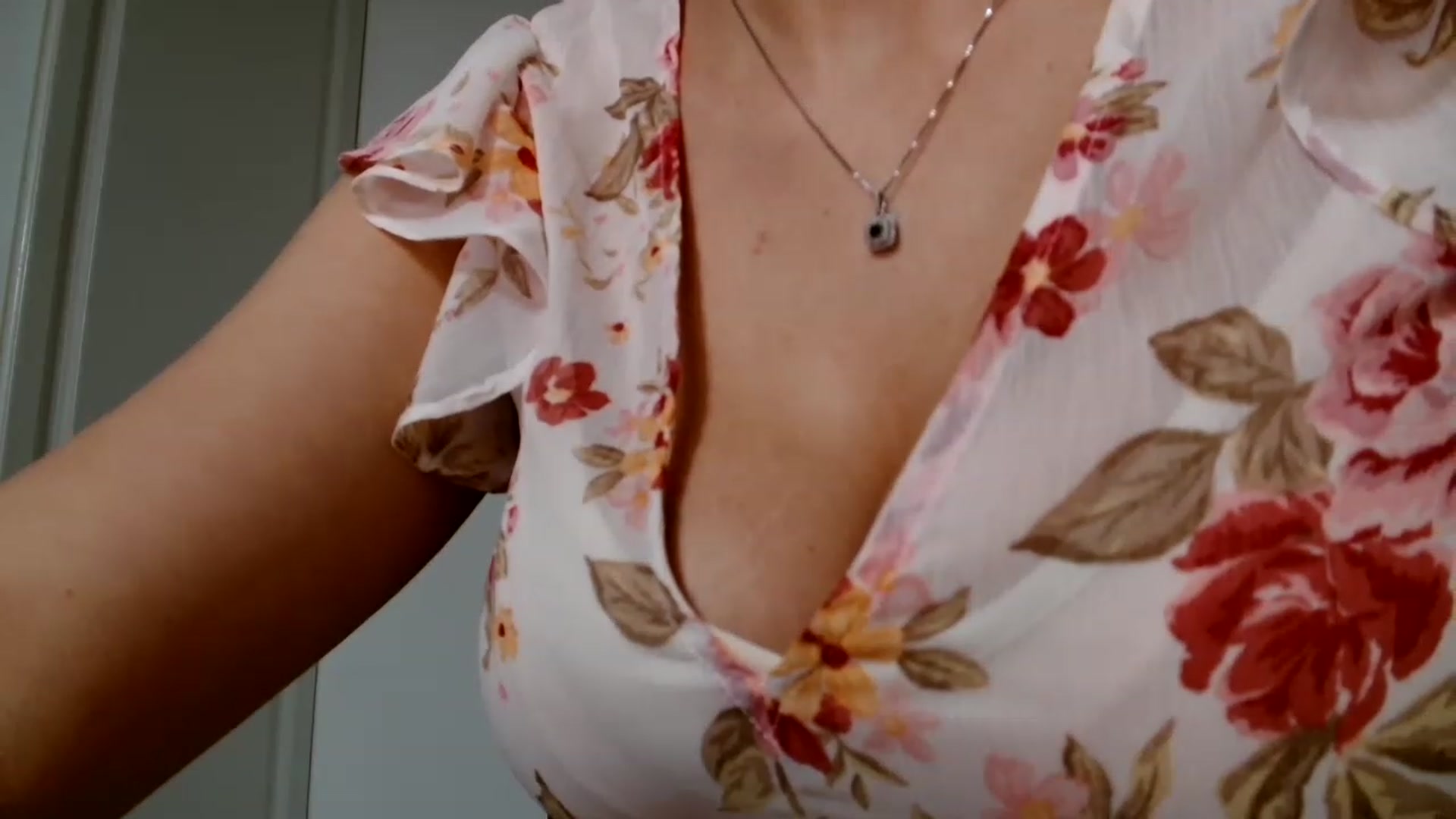 Gallery image thumbnail from Ana_Rose's myfreecams stream on, 05/28/2023, 24:05 image 16 of 20