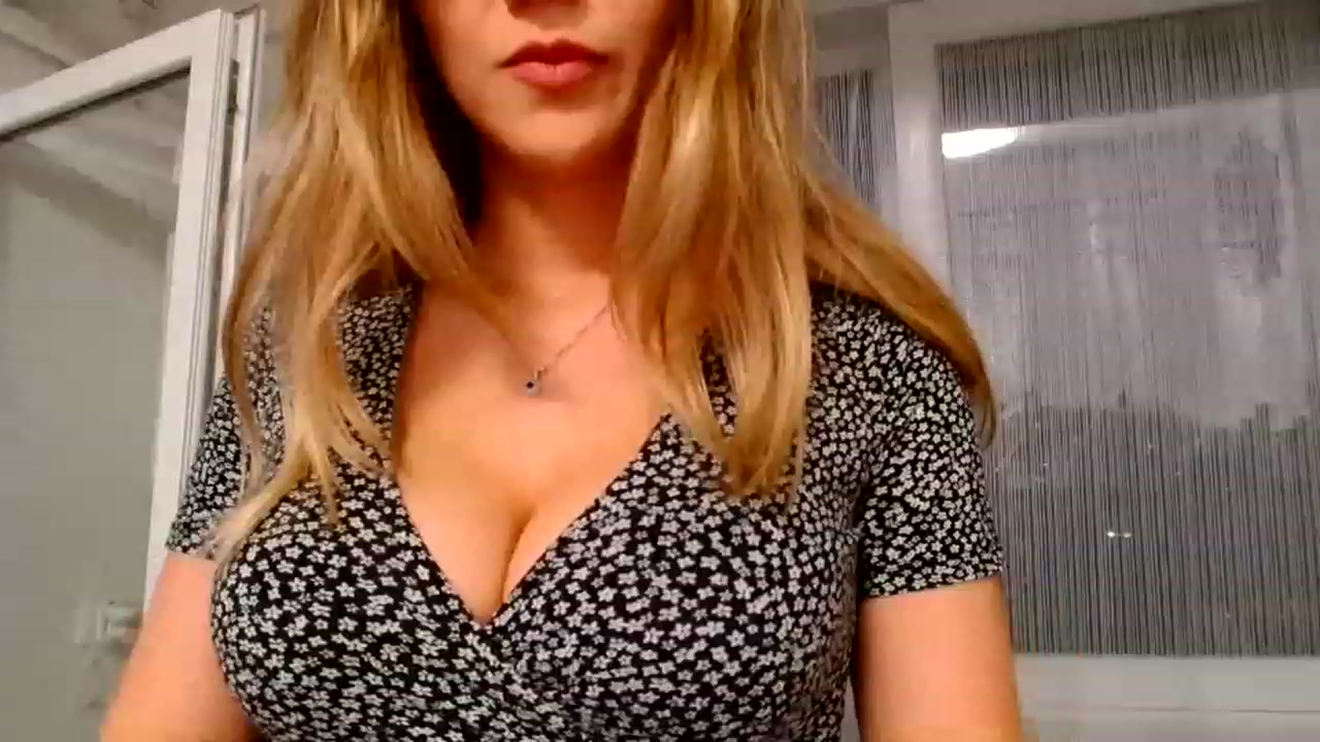 Gallery image thumbnail from Ana_Rose's myfreecams stream on, 06/25/2023, 03:18 image 5 of 20