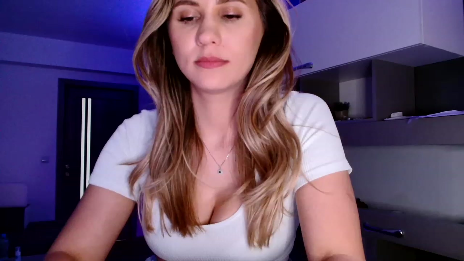 Gallery image thumbnail from Ana_Rose's myfreecams stream on, 06/30/2023, 23:09 image 18 of 20