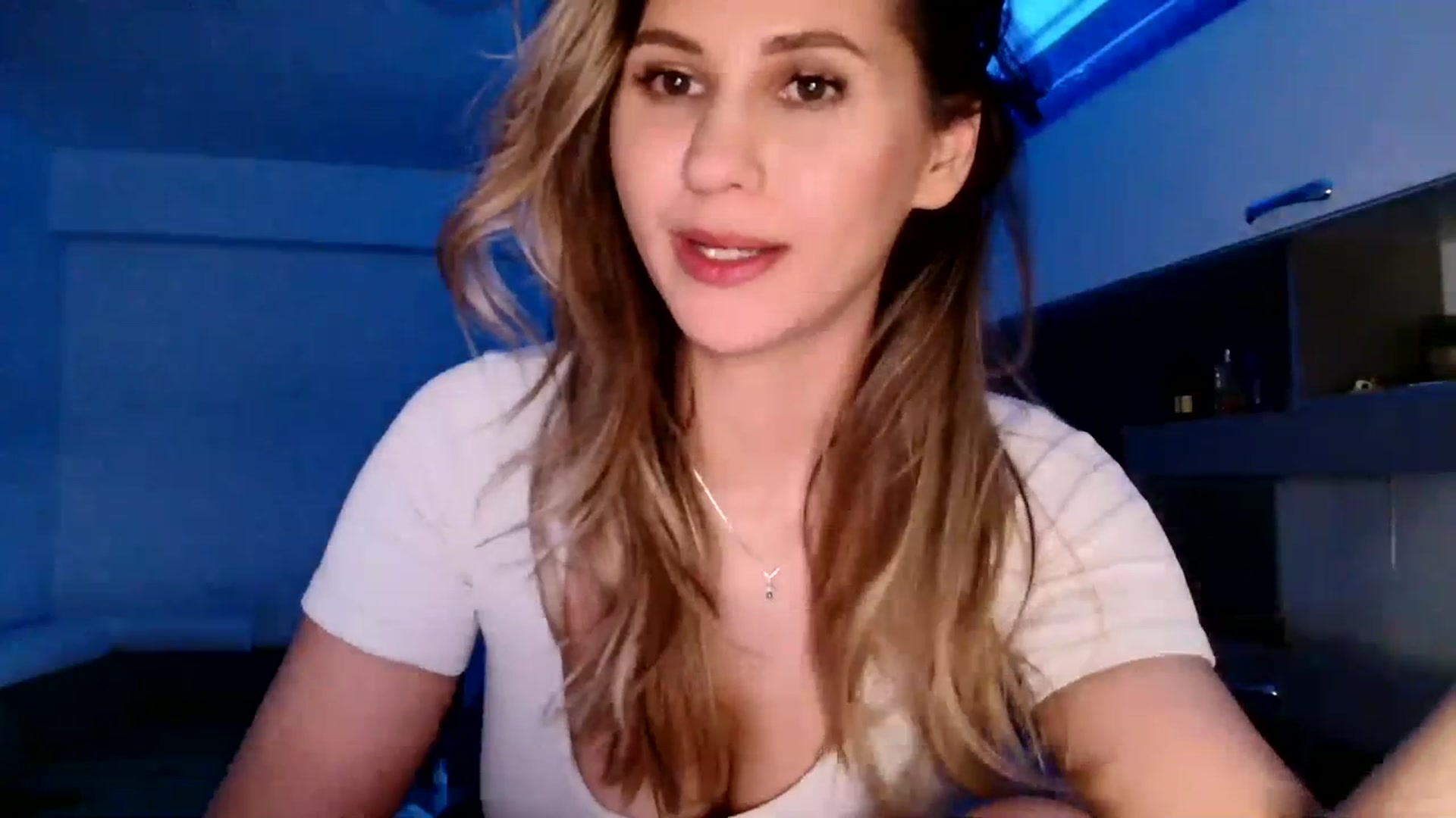 Gallery image thumbnail from Ana_Rose's myfreecams stream on, 07/01/2023, 24:00 image 15 of 20