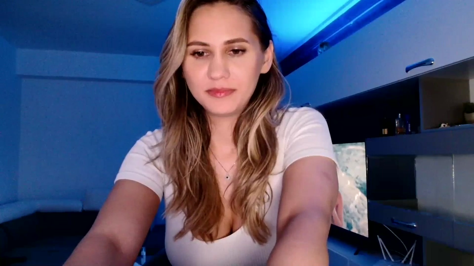 Gallery image thumbnail from Ana_Rose's myfreecams stream on, 07/01/2023, 24:38 image 6 of 20