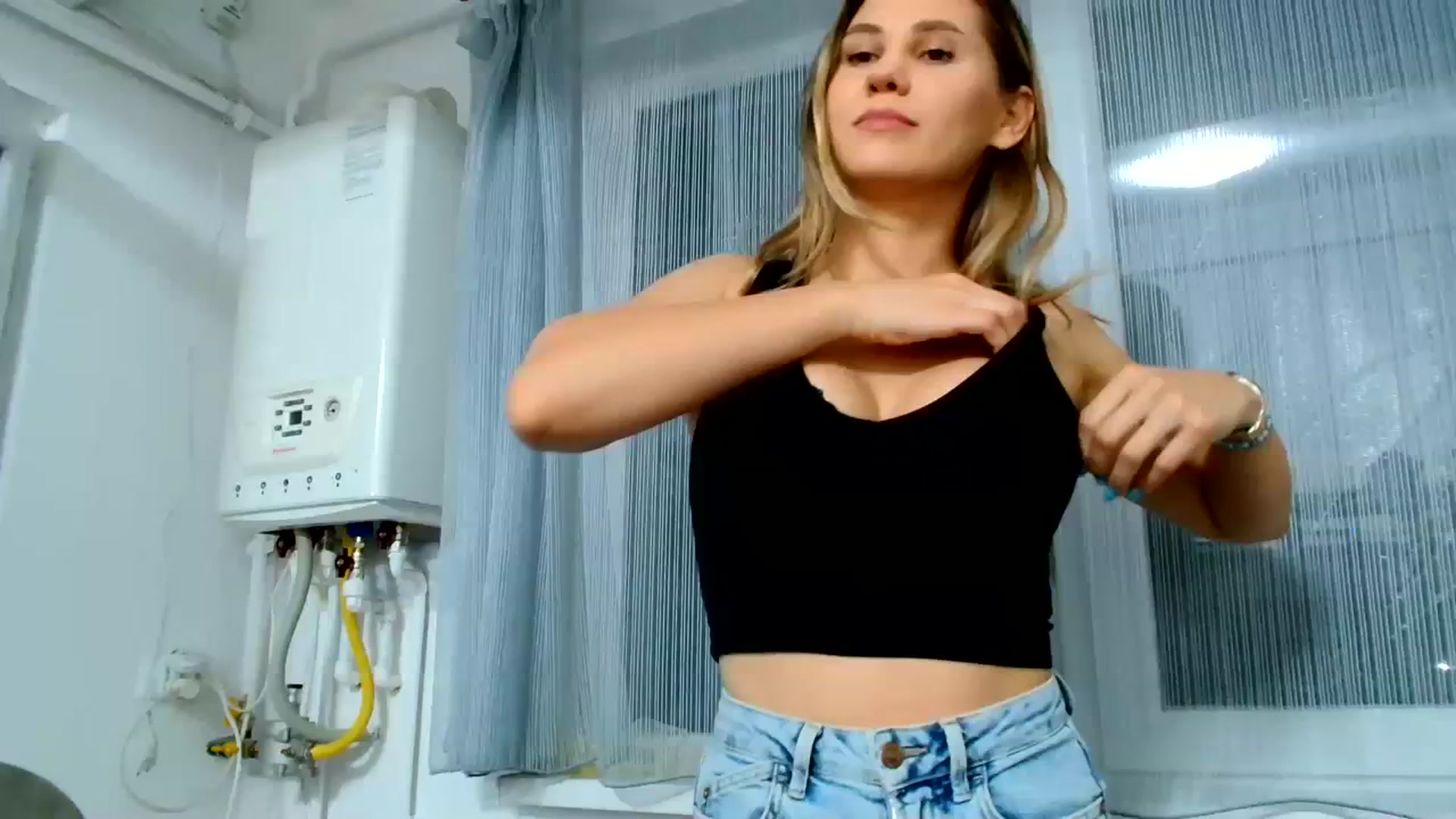 Gallery image thumbnail from Ana_Rose's myfreecams stream on, 07/06/2023, 22:12 image 14 of 20