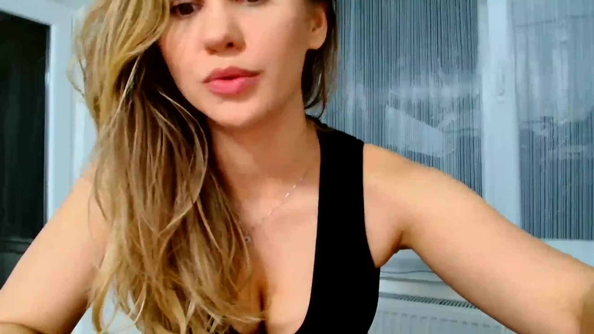 Gallery image thumbnail from Ana_Rose's myfreecams stream on, 07/06/2023, 22:12 image 4 of 20