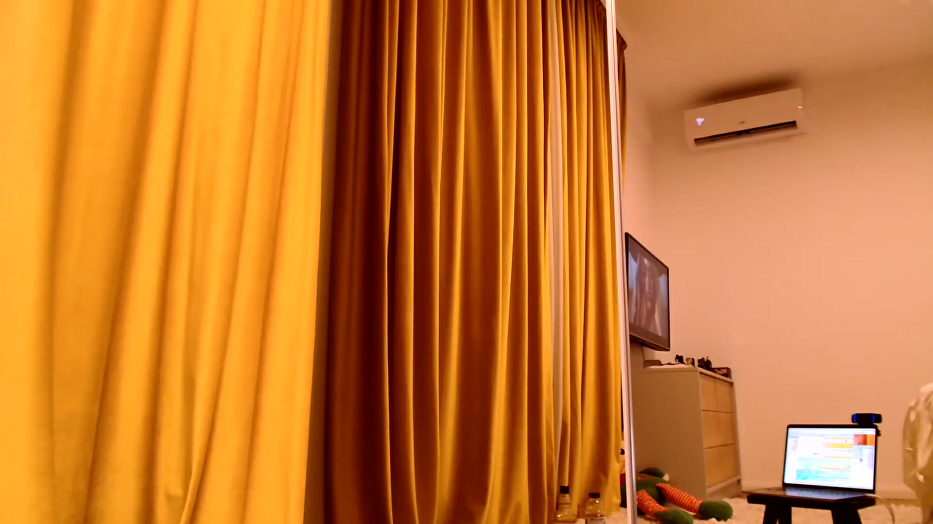 Gallery image thumbnail from Ana_Rose's myfreecams stream on, 08/06/2023, 01:49 image 18 of 20