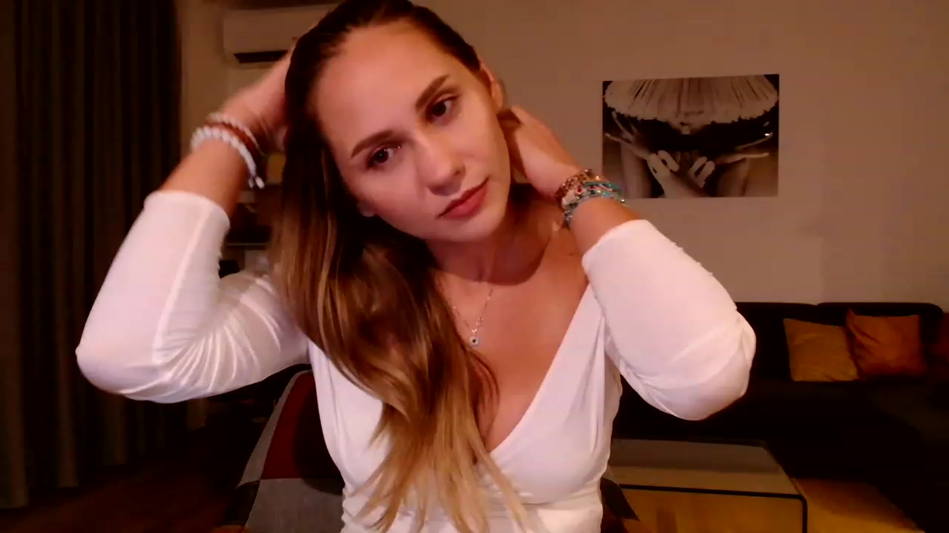 Gallery image thumbnail from Ana_Rose's myfreecams stream on, 08/08/2023, 23:33 image 4 of 20