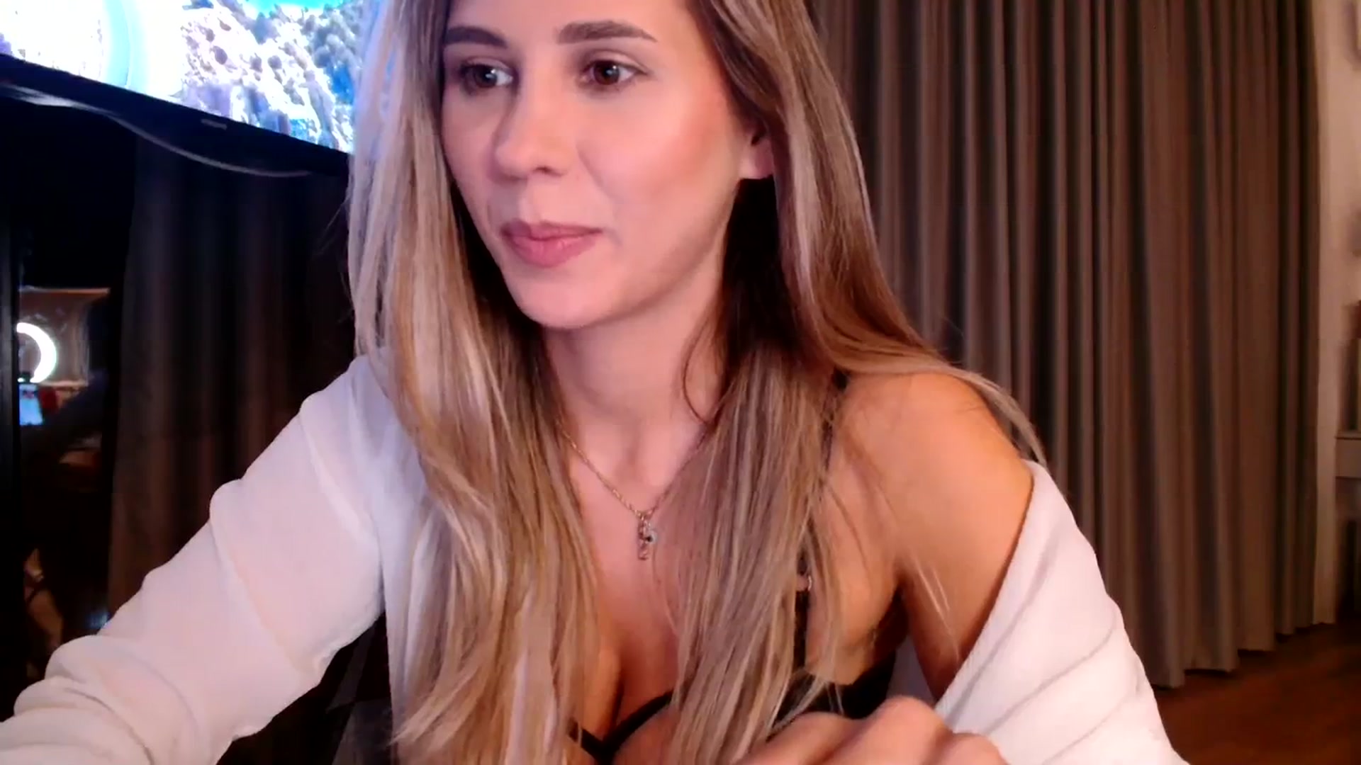 Gallery image thumbnail from Ana_Rose's myfreecams stream on, 09/30/2023, 22:15 image 15 of 20